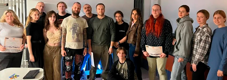 Группа участников мастер-класса по ратологии: Диана Романовна Лебедева (в центре - справа) с коллегами ветеринарами и лектором Щугоревым М. А. После завершения интенсивного обучения